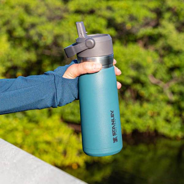 Stanley GO Iceflow Pipetli Paslanmaz Çelik Soğuk Su Termosu 0.65 LT PETROL