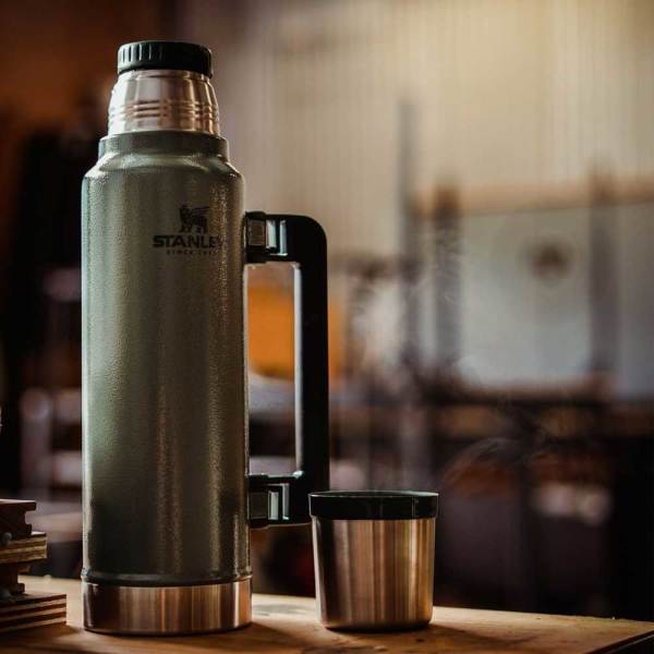 Stanley Legendary Klasik Vakumlu Paslanmaz Çelik Termos 1.4LT. YEŞİL