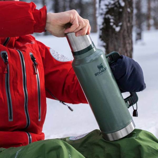 Stanley Legendary Klasik Vakumlu Paslanmaz Çelik Termos 1.4LT. YEŞİL