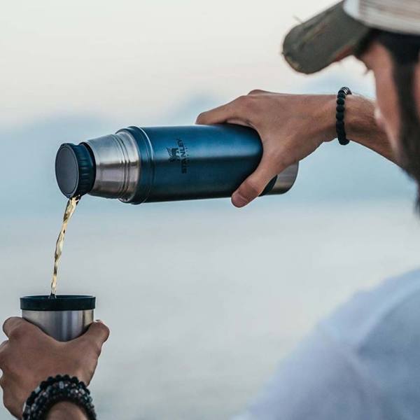Stanley Legendary Klasik Vakumlu Paslanmaz Çelik Termos 0.75LT. LACİVERT
